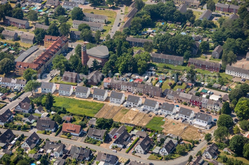 Aerial photograph Voerde (Niederrhein) - Single-family residential area of settlement on Leitkonp in Voerde (Niederrhein) in the state North Rhine-Westphalia, Germany