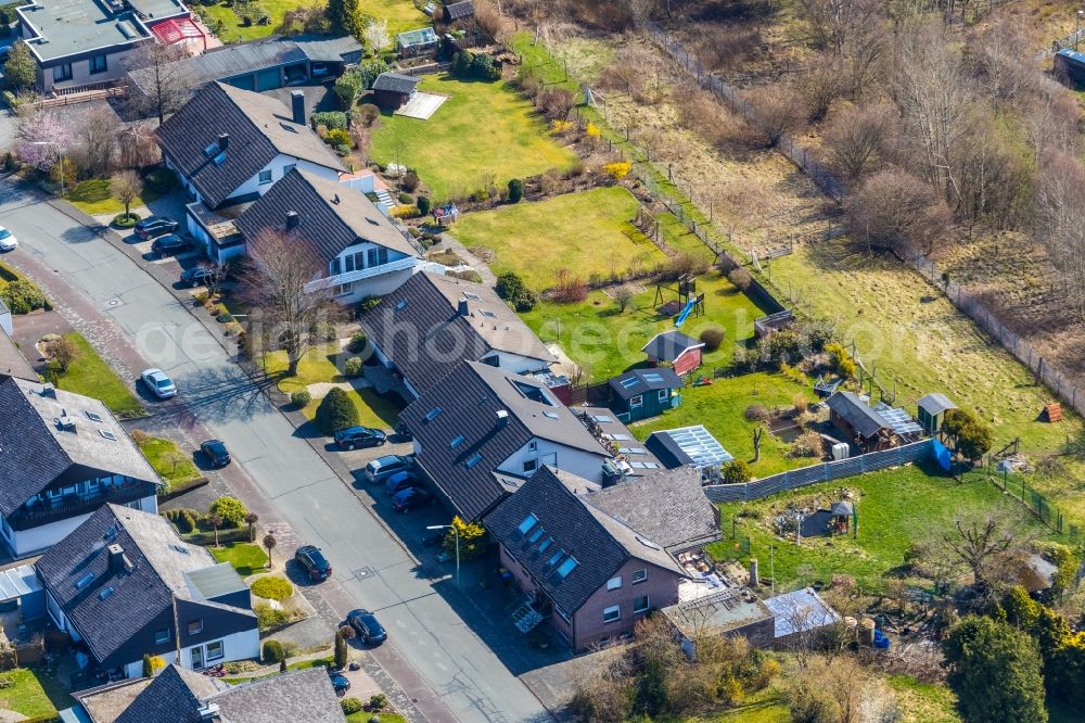 Aerial photograph Meschede - Single-family residential area of settlement on Liegnitzer Strasse in Meschede in the state North Rhine-Westphalia, Germany