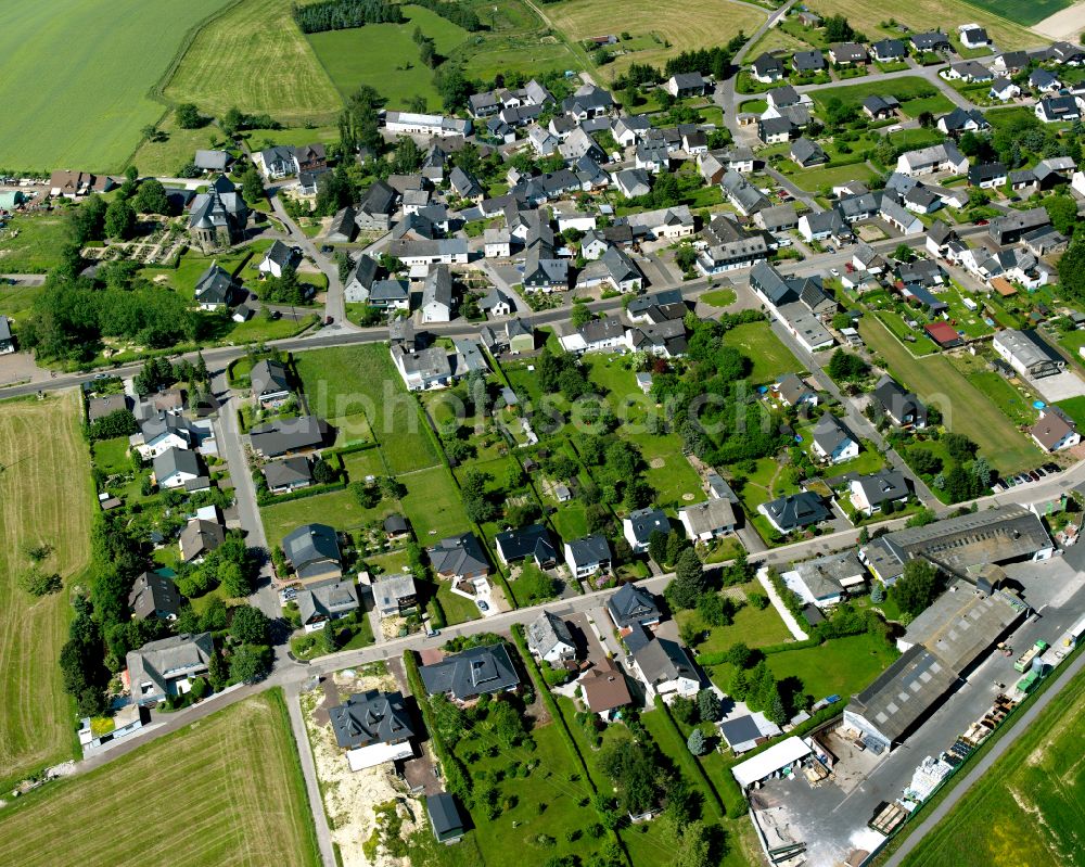 Lingerhahn from the bird's eye view: Single-family residential area of settlement in Lingerhahn in the state Rhineland-Palatinate, Germany