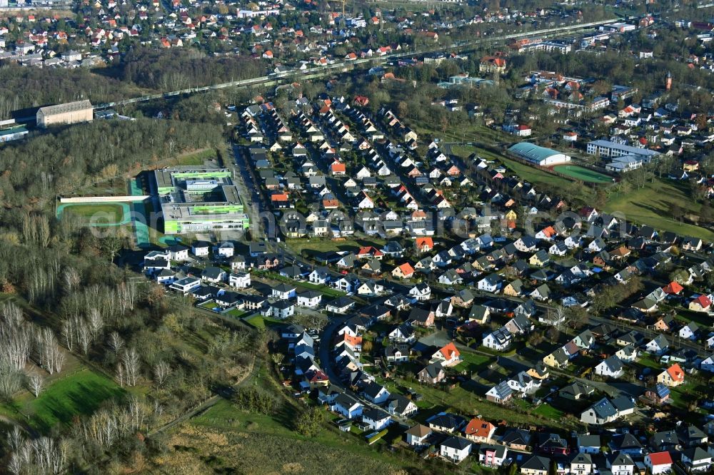 Dallgow-Döberitz from the bird's eye view: Single-family residential area of settlement Max-von-Laue-Ring - Wilhelm-Ostwald-Strasse in Dallgow-Doeberitz in the state Brandenburg, Germany