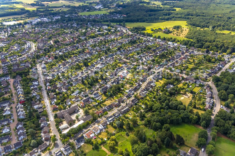 Aerial photograph Mülheim an der Ruhr - Single-family residential area of settlement in Muelheim on the Ruhr at Ruhrgebiet in the state North Rhine-Westphalia, Germany