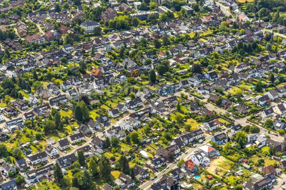 Mülheim an der Ruhr from above - Single-family residential area of settlement in Muelheim on the Ruhr at Ruhrgebiet in the state North Rhine-Westphalia, Germany