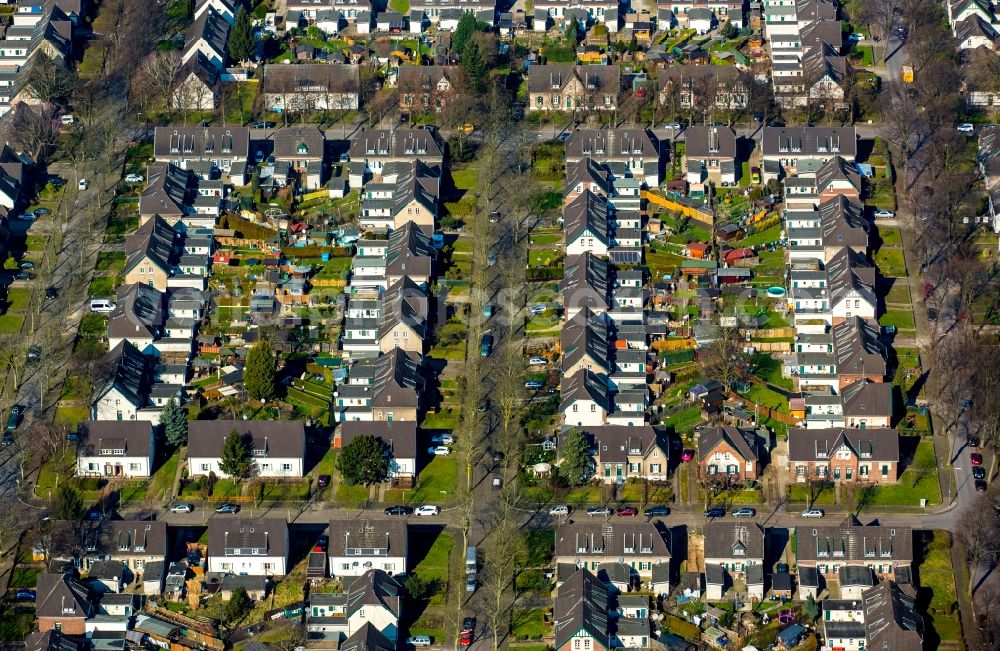 Moers from above - Single-family residential area of settlement Eupener and Marienburger Strasse in Moers in the state North Rhine-Westphalia