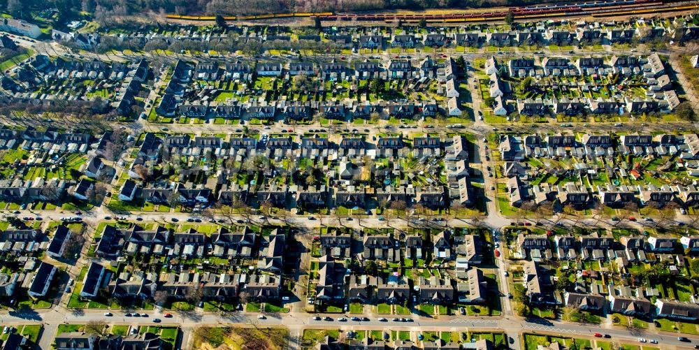 Aerial image Moers - Single-family residential area of settlement Eupener and Marienburger Strasse in Moers in the state North Rhine-Westphalia