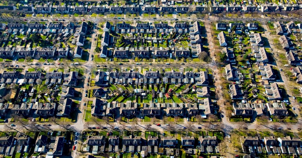 Moers from the bird's eye view: Single-family residential area of settlement Eupener and Marienburger Strasse in Moers in the state North Rhine-Westphalia