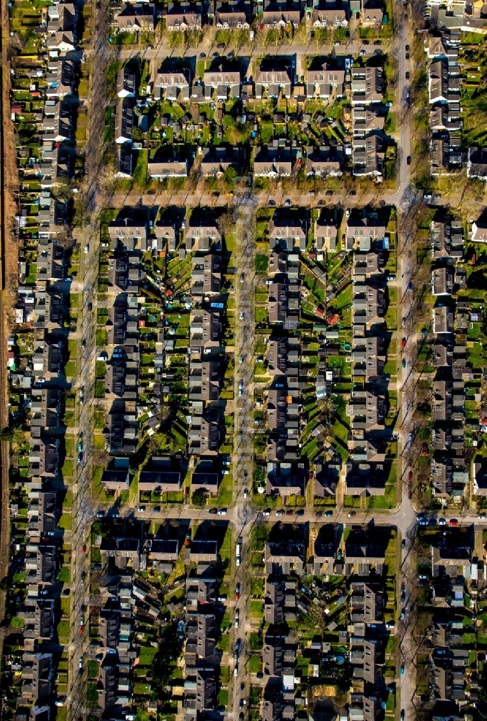 Moers from above - Single-family residential area of settlement Eupener and Marienburger Strasse in Moers in the state North Rhine-Westphalia