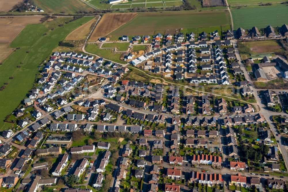 Moers from above - Single-family residential area of settlement Eupener and Marienburger Strasse in Moers in the state North Rhine-Westphalia