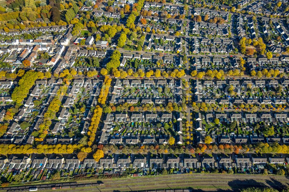 Moers from above - Single-family residential area of settlement Eupener and Marienburger Strasse in Moers in the state North Rhine-Westphalia