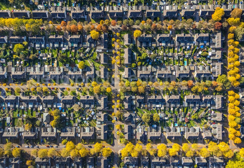 Moers from the bird's eye view: Single-family residential area of settlement Eupener and Marienburger Strasse in Moers in the state North Rhine-Westphalia