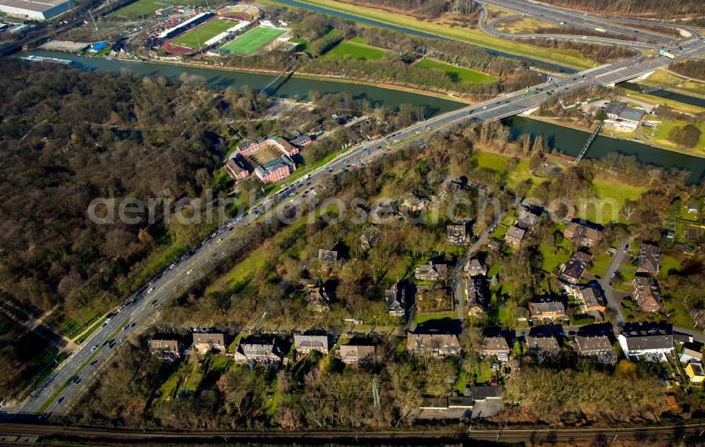 Oberhausen from the bird's eye view: Single-family residential area of settlement Grafenbusch at the B223 in Oberhausen in the state North Rhine-Westphalia