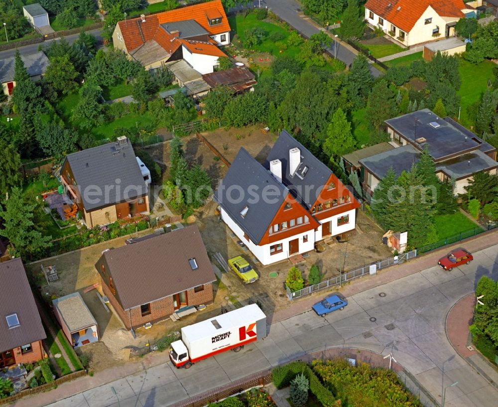 Aerial photograph Berlin - Single-family residential area of settlement in the district Britz in Berlin, Germany