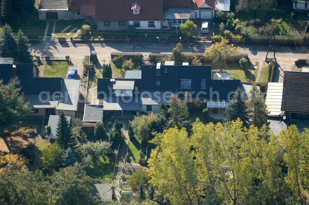 Berlin from above - Single-family residential area of settlement on Siedlungsring, Bucher Chaussee, Erekweg, Swantewitstrasse, Zum Kappgraben, Lanzelotstrasse in the district Karow in Berlin, Germany