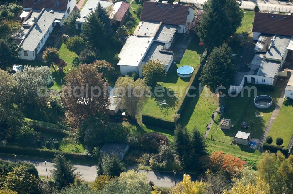 Berlin from the bird's eye view: Single-family residential area of settlement on Siedlungsring, Bucher Chaussee, Erekweg, Swantewitstrasse, Zum Kappgraben, Lanzelotstrasse in the district Karow in Berlin, Germany