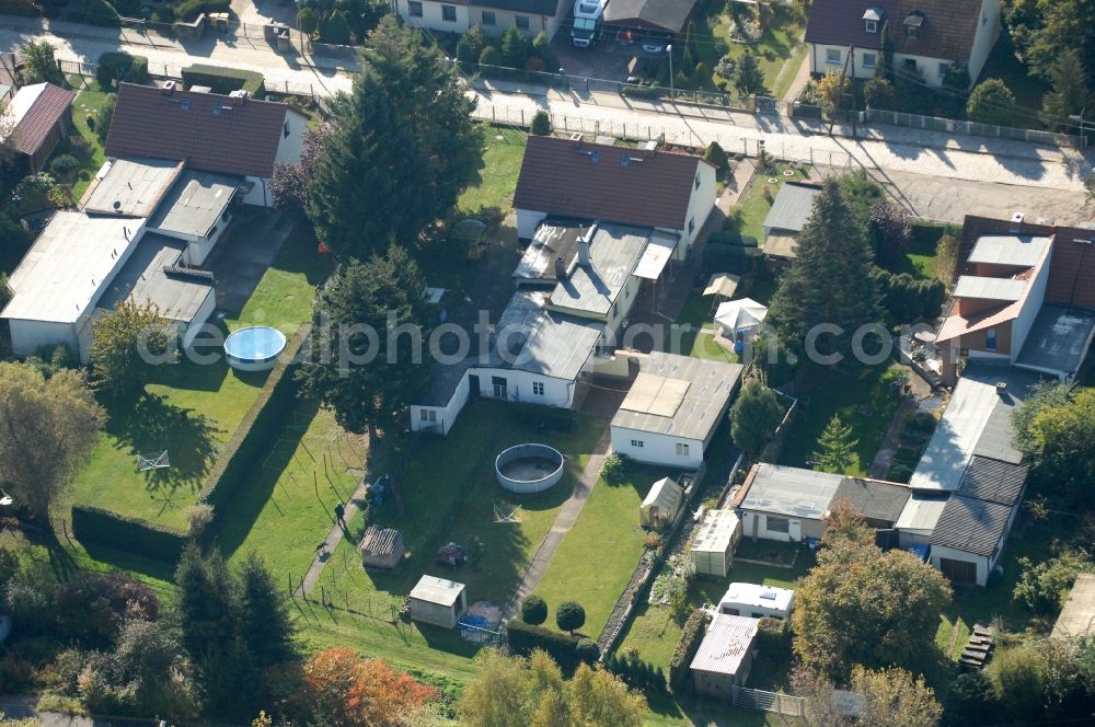 Aerial image Berlin - Single-family residential area of settlement on Siedlungsring, Bucher Chaussee, Erekweg, Swantewitstrasse, Zum Kappgraben, Lanzelotstrasse in the district Karow in Berlin, Germany