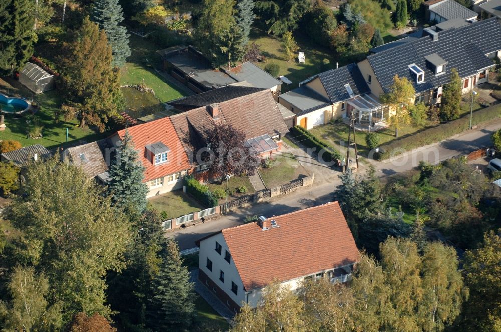 Berlin from the bird's eye view: Single-family residential area of settlement on Siedlungsring, Bucher Chaussee, Erekweg, Swantewitstrasse, Zum Kappgraben, Lanzelotstrasse in the district Karow in Berlin, Germany