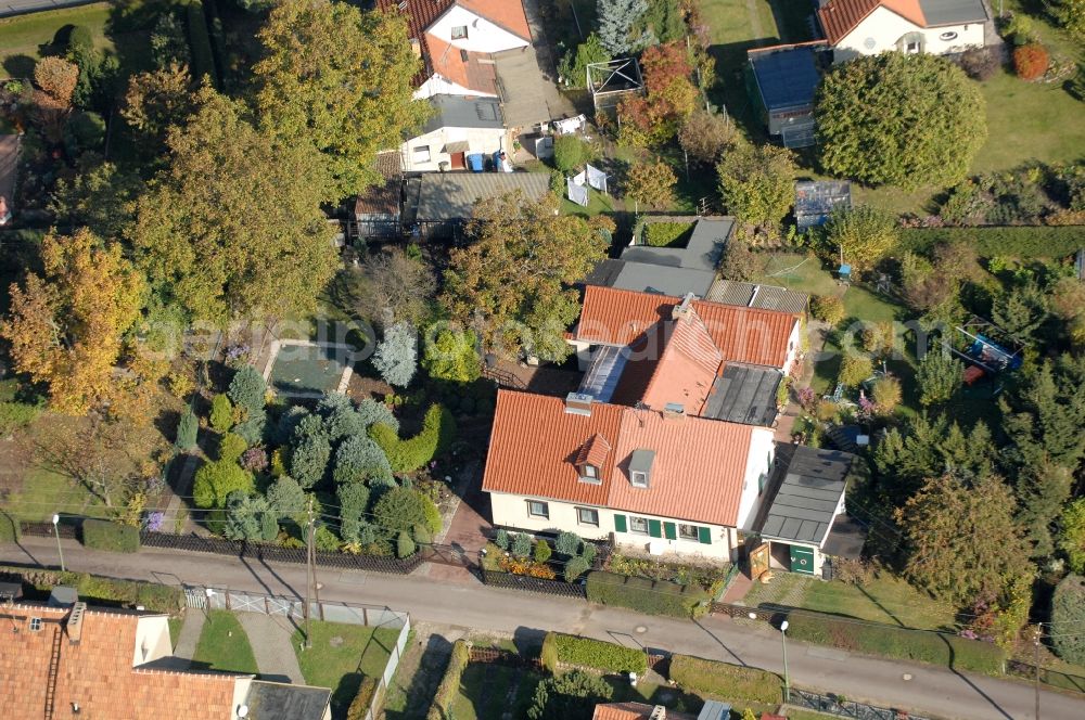 Aerial photograph Berlin - Single-family residential area of settlement on Siedlungsring, Bucher Chaussee, Erekweg, Swantewitstrasse, Zum Kappgraben, Lanzelotstrasse in the district Karow in Berlin, Germany