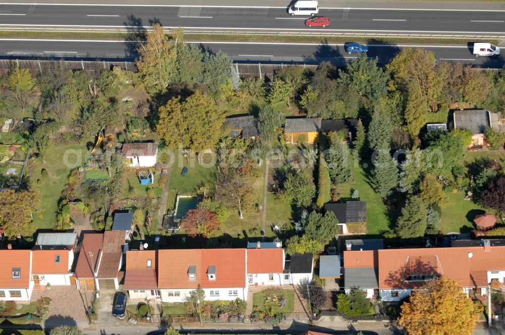 Aerial image Berlin - Single-family residential area of settlement on Siedlungsring, Bucher Chaussee, Erekweg, Swantewitstrasse, Zum Kappgraben, Lanzelotstrasse in the district Karow in Berlin, Germany