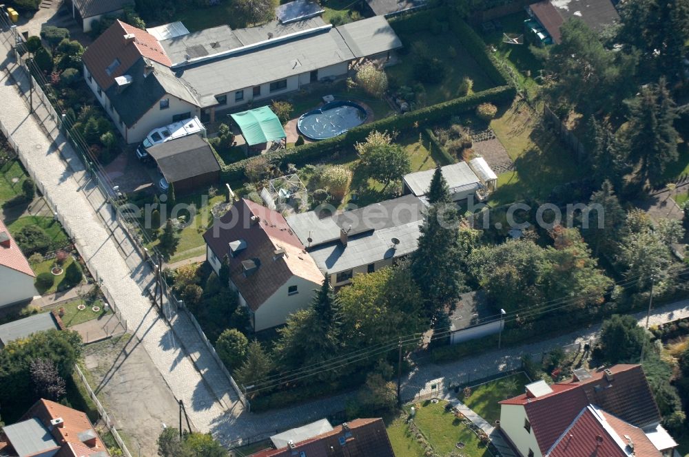 Aerial photograph Berlin - Single-family residential area of settlement on Siedlungsring, Bucher Chaussee, Erekweg, Swantewitstrasse, Zum Kappgraben, Lanzelotstrasse in the district Karow in Berlin, Germany