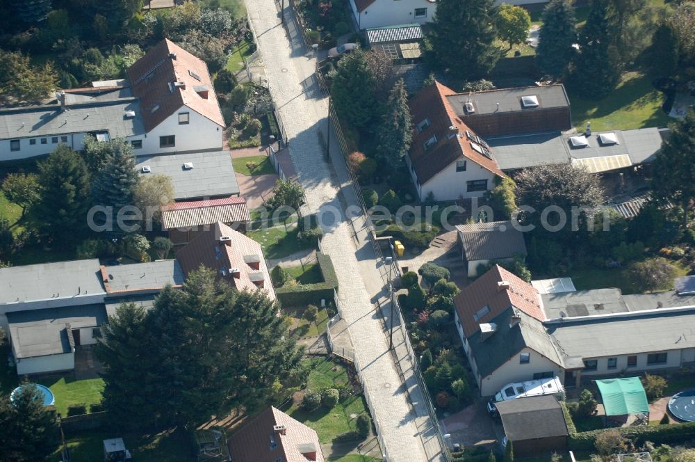 Berlin from the bird's eye view: Single-family residential area of settlement on Siedlungsring, Bucher Chaussee, Erekweg, Swantewitstrasse, Zum Kappgraben, Lanzelotstrasse in the district Karow in Berlin, Germany