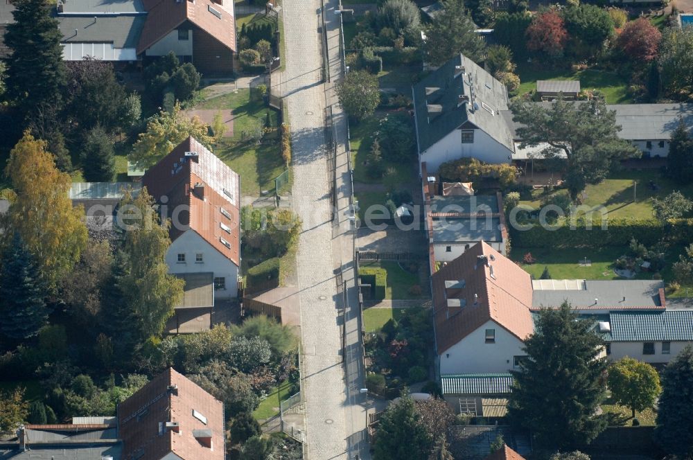 Aerial image Berlin - Single-family residential area of settlement on Siedlungsring, Bucher Chaussee, Erekweg, Swantewitstrasse, Zum Kappgraben, Lanzelotstrasse in the district Karow in Berlin, Germany