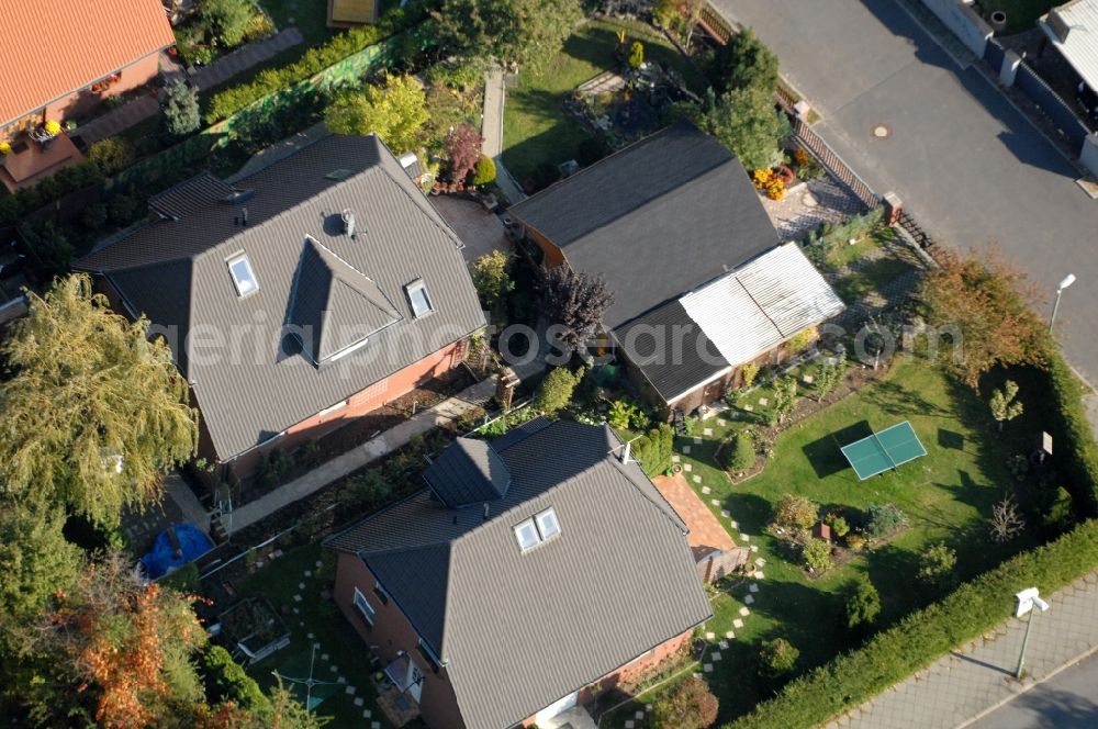 Aerial image Berlin - Single-family residential area of settlement on Siedlungsring, Bucher Chaussee, Erekweg, Swantewitstrasse, Zum Kappgraben, Lanzelotstrasse in the district Karow in Berlin, Germany