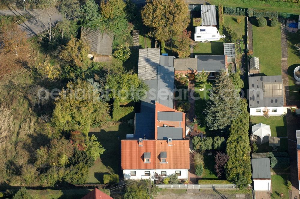 Aerial photograph Berlin - Single-family residential area of settlement on Siedlungsring, Bucher Chaussee, Erekweg, Swantewitstrasse, Zum Kappgraben, Lanzelotstrasse in the district Karow in Berlin, Germany