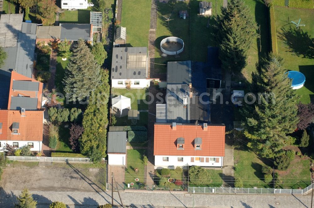 Berlin from above - Single-family residential area of settlement on Siedlungsring, Bucher Chaussee, Erekweg, Swantewitstrasse, Zum Kappgraben, Lanzelotstrasse in the district Karow in Berlin, Germany