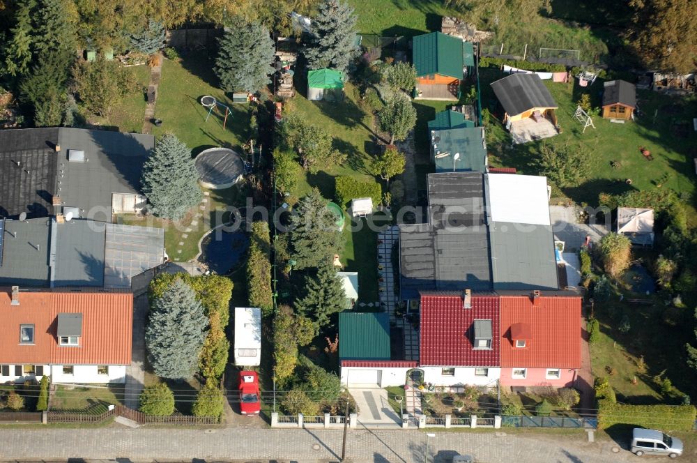 Berlin from above - Single-family residential area of settlement on Siedlungsring, Bucher Chaussee, Erekweg, Swantewitstrasse, Zum Kappgraben, Lanzelotstrasse in the district Karow in Berlin, Germany