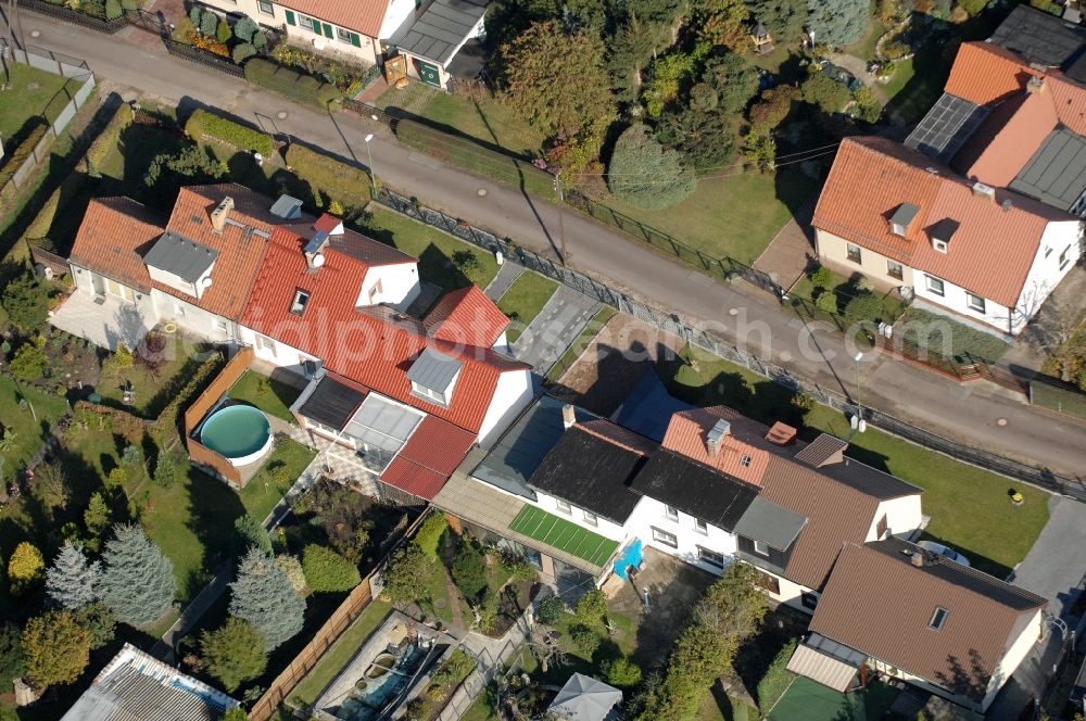 Berlin from above - Single-family residential area of settlement on Siedlungsring, Bucher Chaussee, Erekweg, Swantewitstrasse, Zum Kappgraben, Lanzelotstrasse in the district Karow in Berlin, Germany