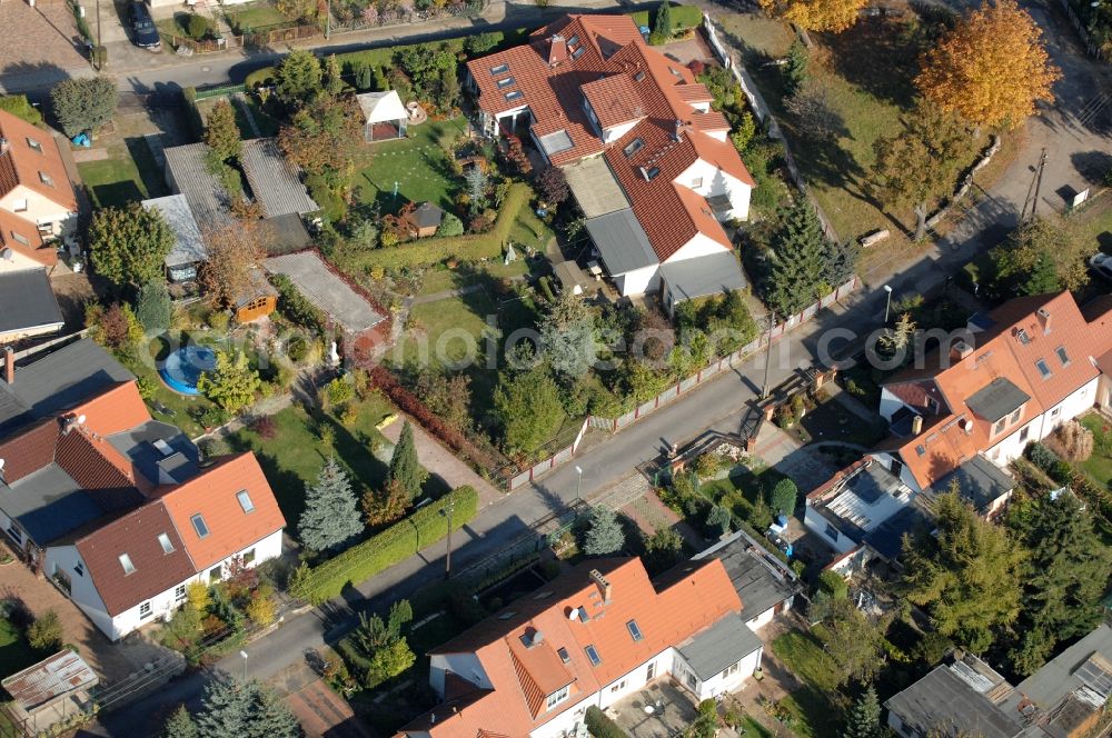 Berlin from the bird's eye view: Single-family residential area of settlement on Siedlungsring, Bucher Chaussee, Erekweg, Swantewitstrasse, Zum Kappgraben, Lanzelotstrasse in the district Karow in Berlin, Germany