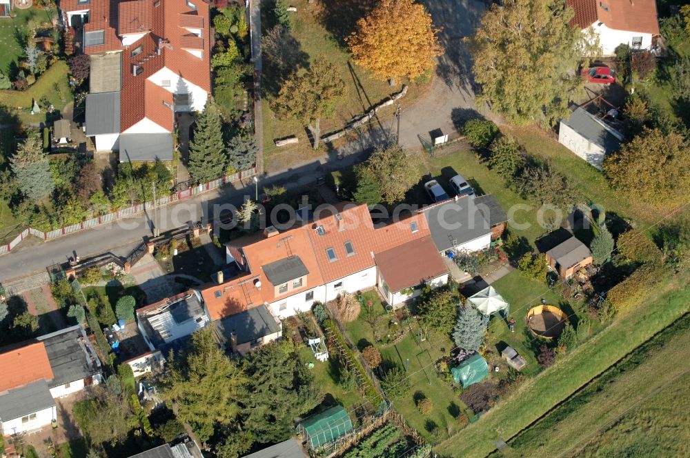 Berlin from above - Single-family residential area of settlement on Siedlungsring, Bucher Chaussee, Erekweg, Swantewitstrasse, Zum Kappgraben, Lanzelotstrasse in the district Karow in Berlin, Germany