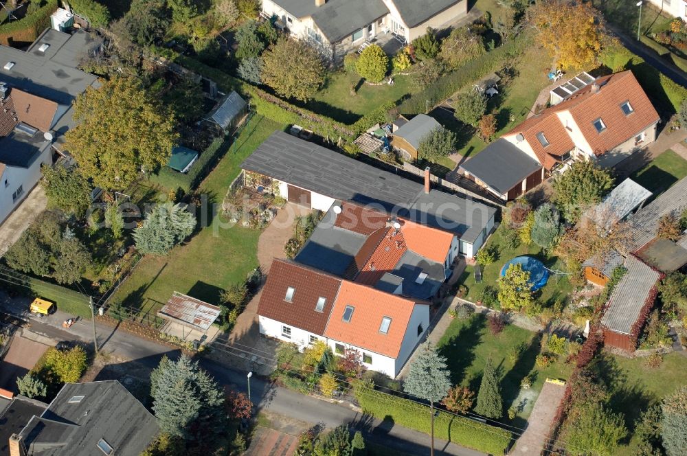 Berlin from the bird's eye view: Single-family residential area of settlement on Siedlungsring, Bucher Chaussee, Erekweg, Swantewitstrasse, Zum Kappgraben, Lanzelotstrasse in the district Karow in Berlin, Germany