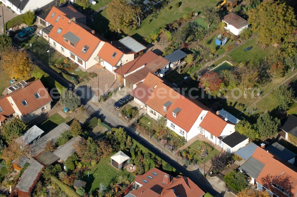 Aerial photograph Berlin - Single-family residential area of settlement on Siedlungsring, Bucher Chaussee, Erekweg, Swantewitstrasse, Zum Kappgraben, Lanzelotstrasse in the district Karow in Berlin, Germany