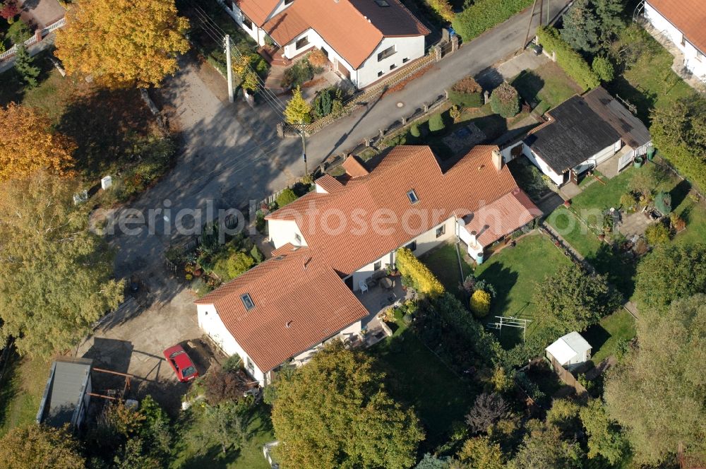 Aerial photograph Berlin - Single-family residential area of settlement on Siedlungsring, Bucher Chaussee, Erekweg, Swantewitstrasse, Zum Kappgraben, Lanzelotstrasse in the district Karow in Berlin, Germany