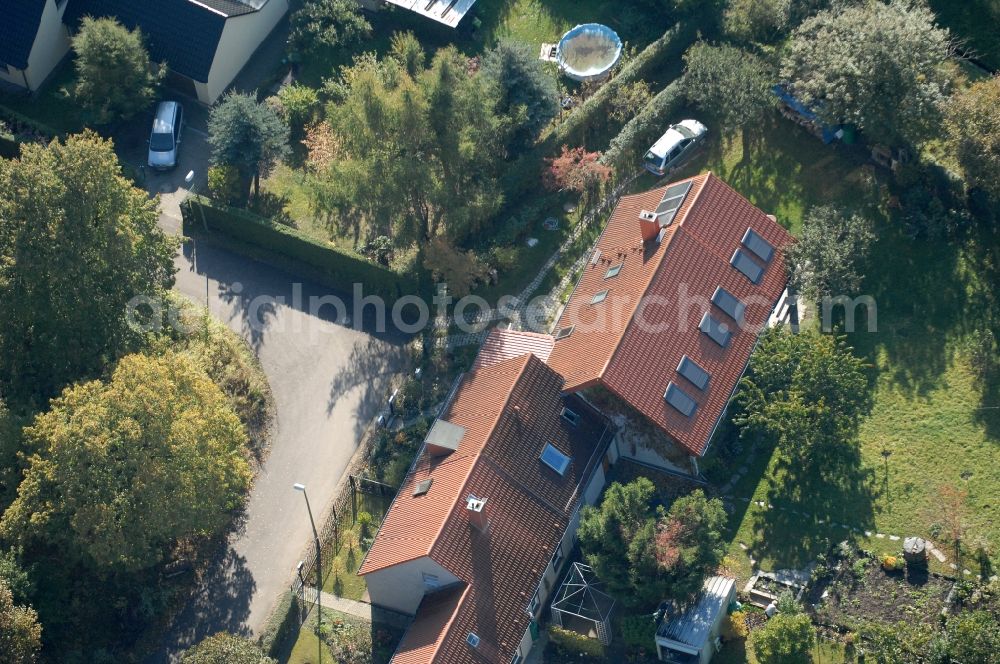 Berlin from above - Single-family residential area of settlement on Siedlungsring, Bucher Chaussee, Erekweg, Swantewitstrasse, Zum Kappgraben, Lanzelotstrasse in the district Karow in Berlin, Germany