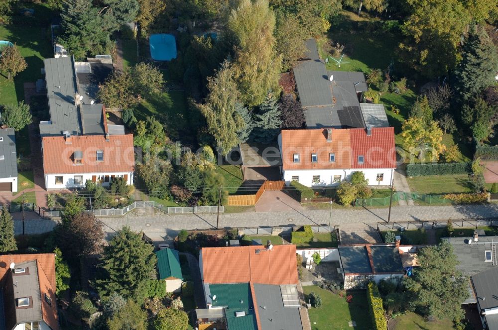 Berlin from above - Single-family residential area of settlement on Siedlungsring, Bucher Chaussee, Erekweg, Swantewitstrasse, Zum Kappgraben, Lanzelotstrasse in the district Karow in Berlin, Germany