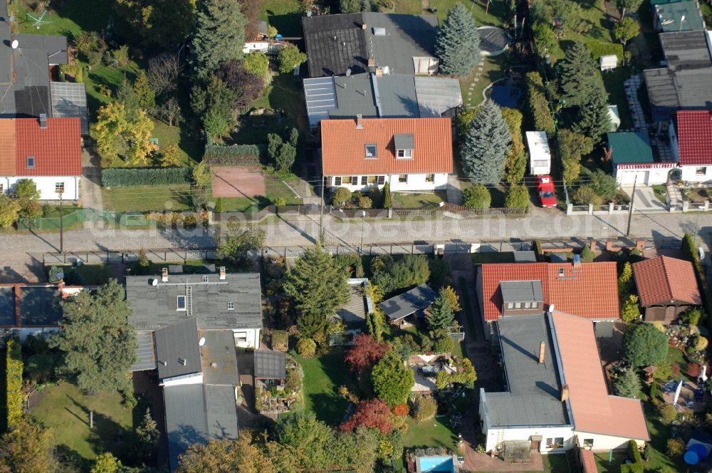 Berlin from the bird's eye view: Single-family residential area of settlement on Siedlungsring, Bucher Chaussee, Erekweg, Swantewitstrasse, Zum Kappgraben, Lanzelotstrasse in the district Karow in Berlin, Germany