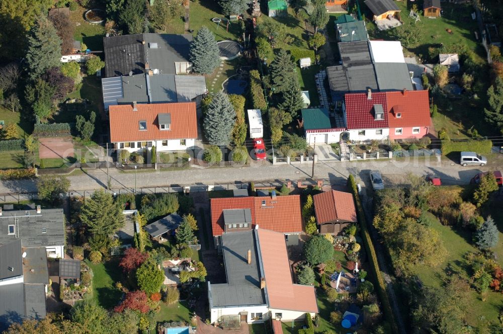 Aerial image Berlin - Single-family residential area of settlement on Siedlungsring, Bucher Chaussee, Erekweg, Swantewitstrasse, Zum Kappgraben, Lanzelotstrasse in the district Karow in Berlin, Germany