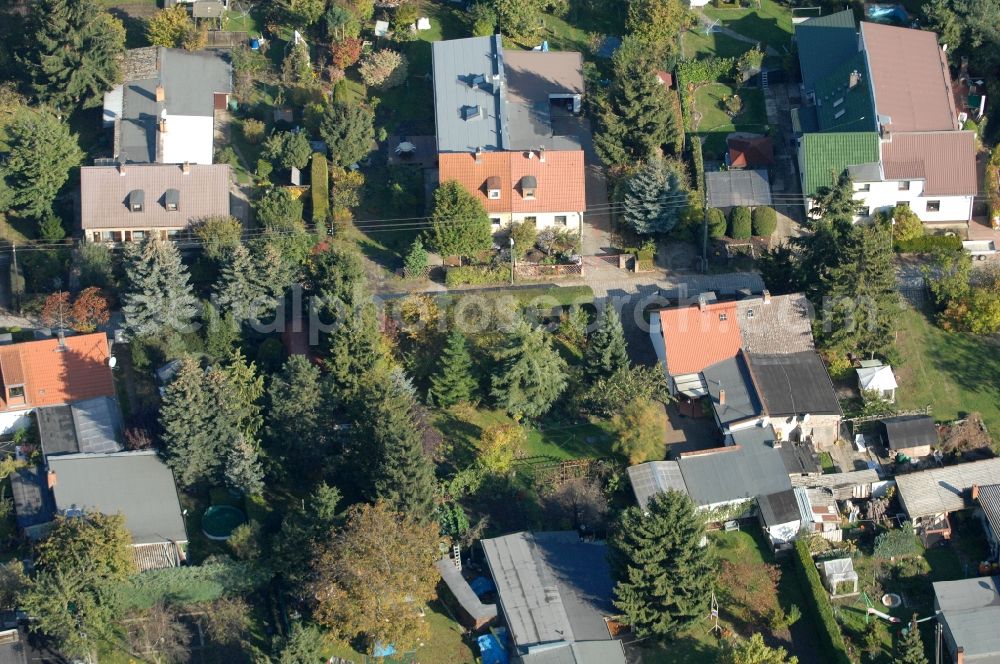 Berlin from above - Single-family residential area of settlement on Siedlungsring, Bucher Chaussee, Erekweg, Swantewitstrasse, Zum Kappgraben, Lanzelotstrasse in the district Karow in Berlin, Germany