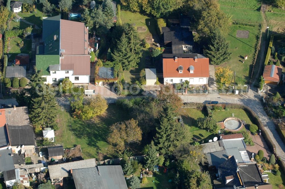 Berlin from the bird's eye view: Single-family residential area of settlement on Siedlungsring, Bucher Chaussee, Erekweg, Swantewitstrasse, Zum Kappgraben, Lanzelotstrasse in the district Karow in Berlin, Germany