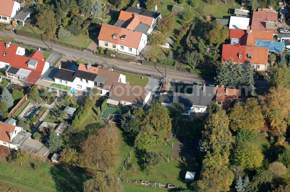 Berlin from the bird's eye view: Single-family residential area of settlement on Siedlungsring, Bucher Chaussee, Erekweg, Swantewitstrasse, Zum Kappgraben, Lanzelotstrasse in the district Karow in Berlin, Germany