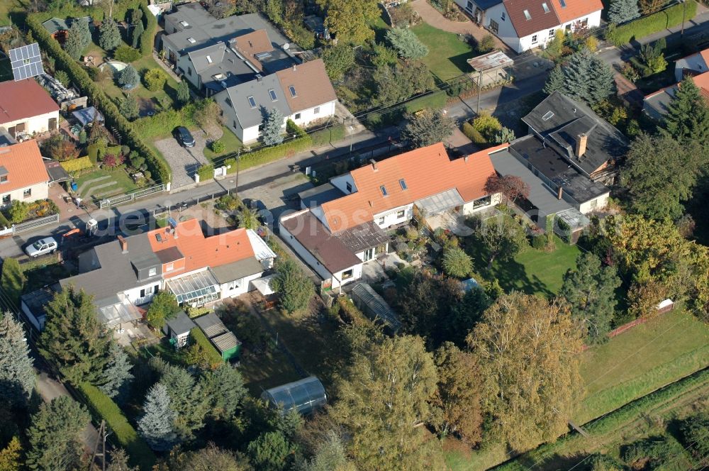 Berlin from the bird's eye view: Single-family residential area of settlement on Siedlungsring, Bucher Chaussee, Erekweg, Swantewitstrasse, Zum Kappgraben, Lanzelotstrasse in the district Karow in Berlin, Germany