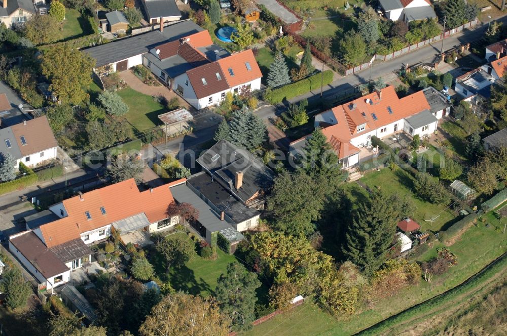 Aerial image Berlin - Single-family residential area of settlement on Siedlungsring, Bucher Chaussee, Erekweg, Swantewitstrasse, Zum Kappgraben, Lanzelotstrasse in the district Karow in Berlin, Germany