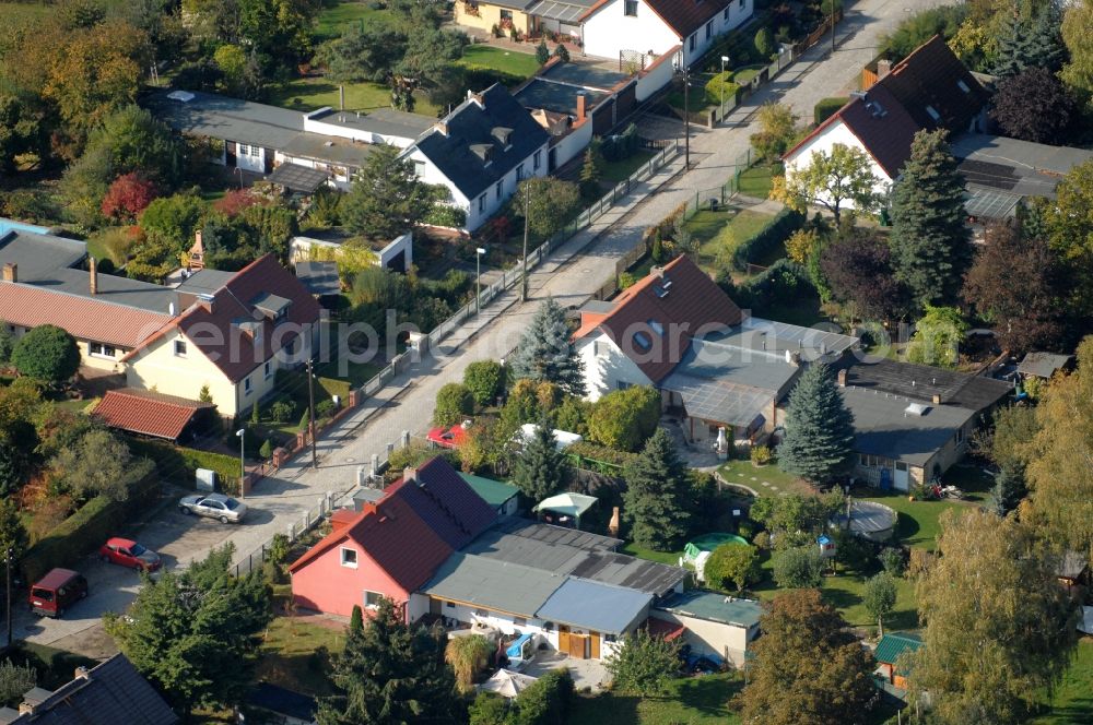 Aerial image Berlin - Single-family residential area of settlement on Siedlungsring, Bucher Chaussee, Erekweg, Swantewitstrasse, Zum Kappgraben, Lanzelotstrasse in the district Karow in Berlin, Germany