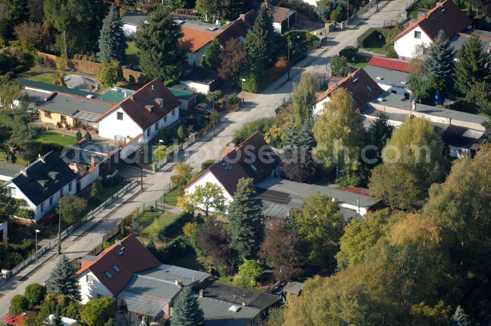 Aerial photograph Berlin - Single-family residential area of settlement on Siedlungsring, Bucher Chaussee, Erekweg, Swantewitstrasse, Zum Kappgraben, Lanzelotstrasse in the district Karow in Berlin, Germany