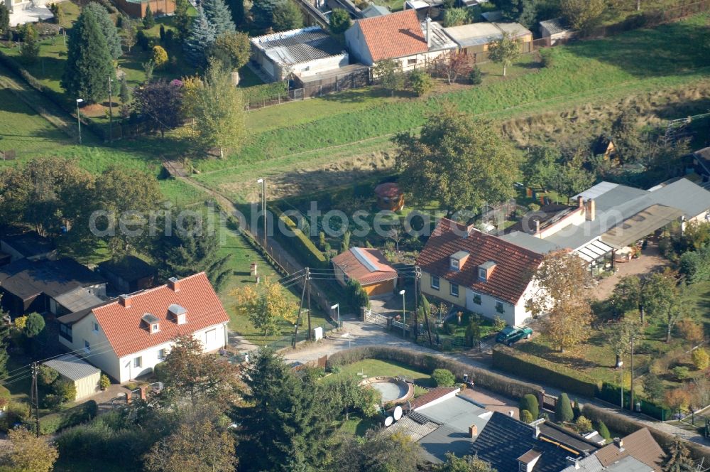 Berlin from above - Single-family residential area of settlement on Siedlungsring, Bucher Chaussee, Erekweg, Swantewitstrasse, Zum Kappgraben, Lanzelotstrasse in the district Karow in Berlin, Germany