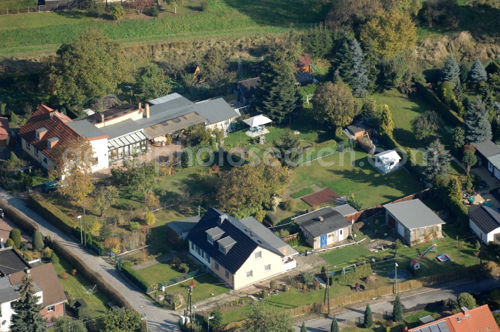 Aerial image Berlin - Single-family residential area of settlement on Siedlungsring, Bucher Chaussee, Erekweg, Swantewitstrasse, Zum Kappgraben, Lanzelotstrasse in the district Karow in Berlin, Germany