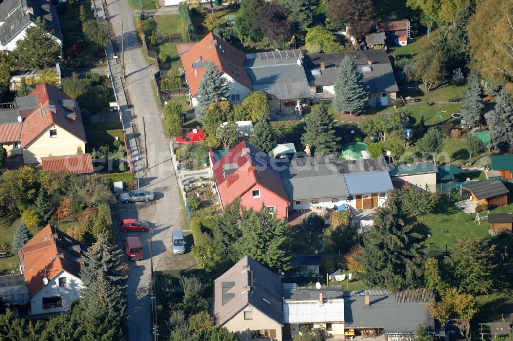 Berlin from above - Single-family residential area of settlement on Siedlungsring, Bucher Chaussee, Erekweg, Swantewitstrasse, Zum Kappgraben, Lanzelotstrasse in the district Karow in Berlin, Germany