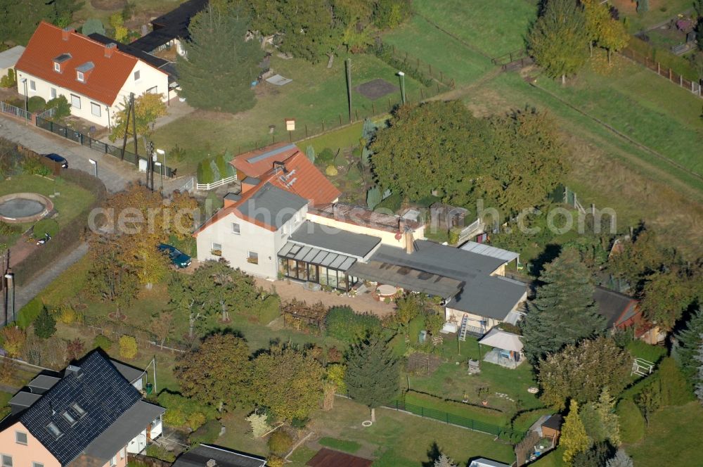 Aerial photograph Berlin - Single-family residential area of settlement on Siedlungsring, Bucher Chaussee, Erekweg, Swantewitstrasse, Zum Kappgraben, Lanzelotstrasse in the district Karow in Berlin, Germany