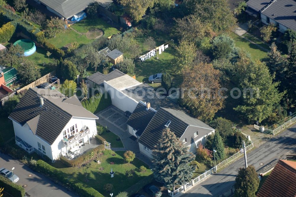 Aerial photograph Berlin - Single-family residential area of settlement on Siedlungsring, Bucher Chaussee, Erekweg, Swantewitstrasse, Zum Kappgraben, Lanzelotstrasse in the district Karow in Berlin, Germany